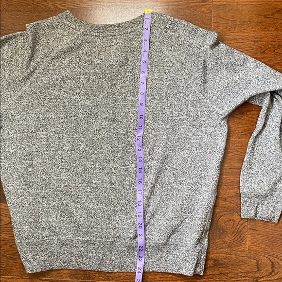 Roots Women’s Size Large Crewneck Sweatshirt Salt & Pepper Logo - Picture 9 of 11